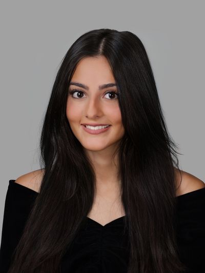 Ava Shahiar, Social Media Manager